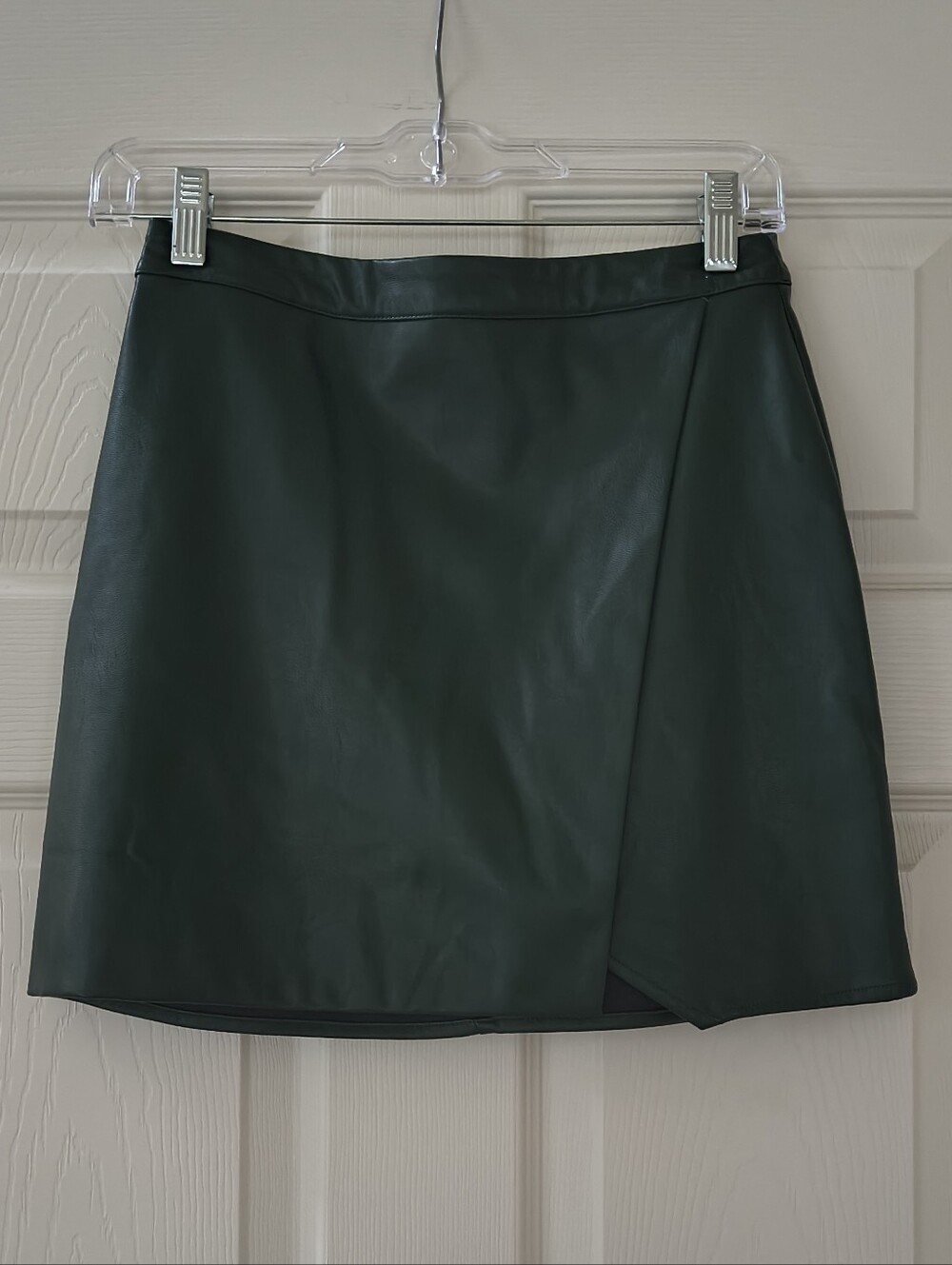 Sadie And Sage Green Faux Leather Mini Skirt | Size XS